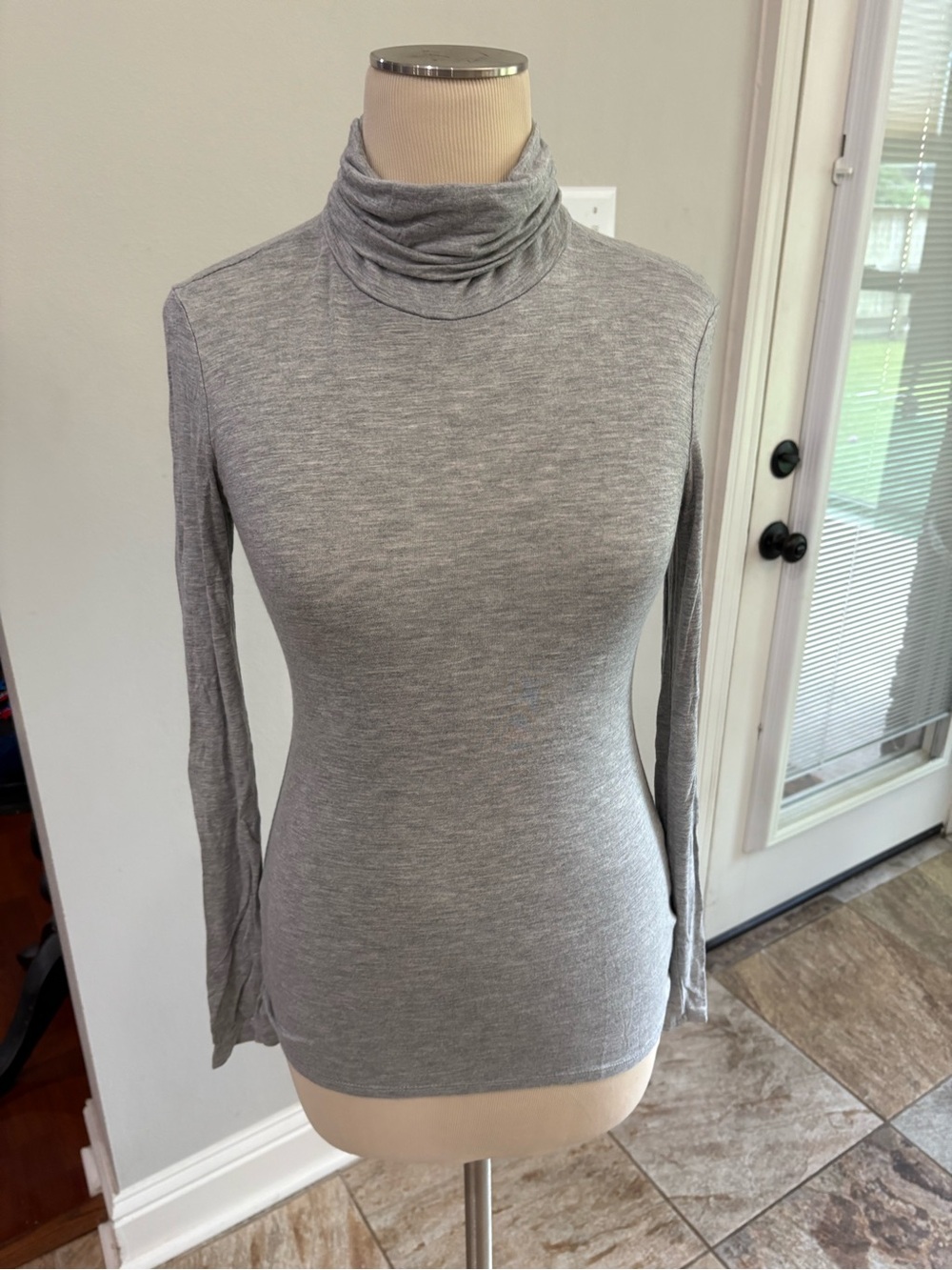 Gianni Bini gray turtle neck long sleeves Extra Small GUC